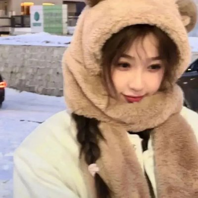与一位女士合影